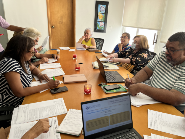 Imagen de funcionarios en reunión de PPE