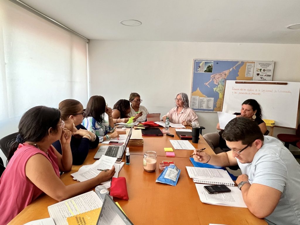 Imagen con directivos de la secretaría