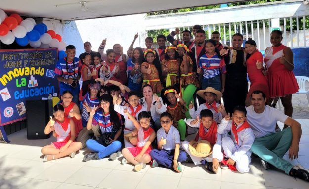 Colegio John F. Kennedy, en Blas de Lezo, escogido por MinTic Imagen estudiantes y docentes de la IE John F. Kennedy