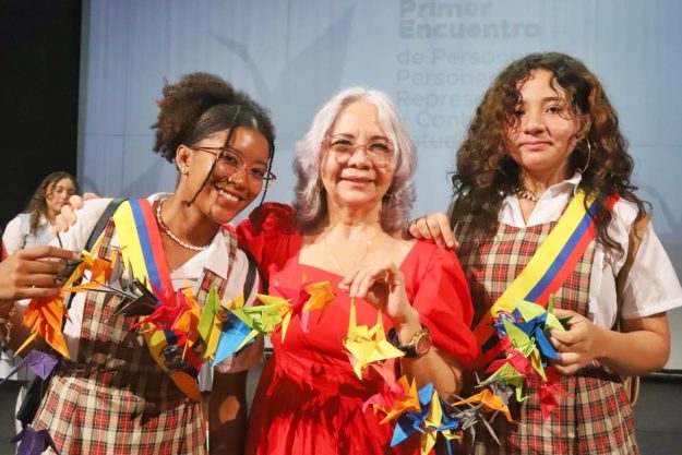 Imagen de secretaria con personeros