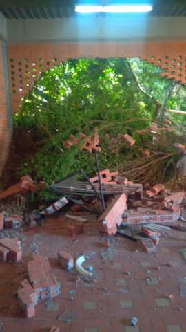 Deslizamiento de tierra afectó a colegio Antonia Ramos de la Salle