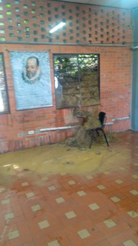 Deslizamiento de tierra afectó a colegio Antonia Ramos de la Salle