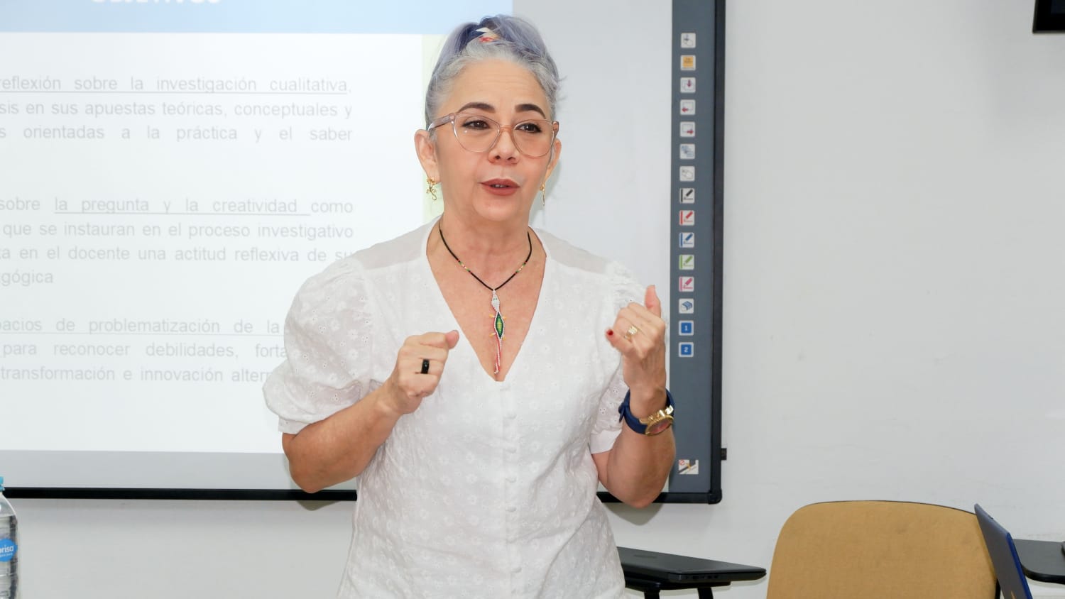 Secretaria Olga Acosta en reunión con docentes que iniciaron estudios de maestría